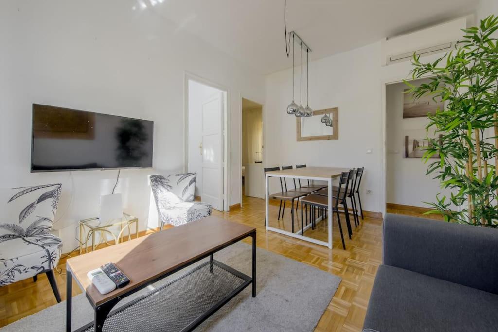 Encantador Piso En La Latina Madrid Centro/Rastro Екстериор снимка